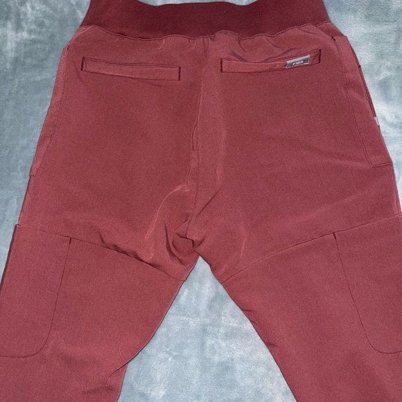 Figs scrub set *top and bottom included* - Picture 3 of 4